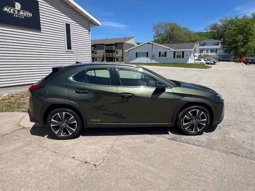 Nori Green Pearl 2019 Lexus UX 250h Base