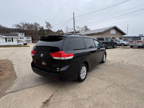 2012 Toyota Sienna XLE