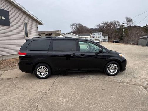 2012 Toyota Sienna XLE