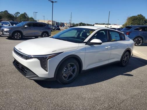 2026 Kia K4 LXS