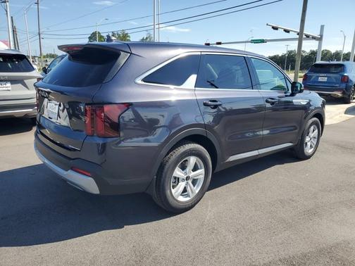 2025 Kia Sorento LX
