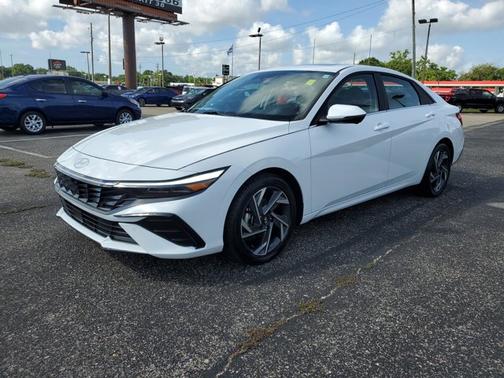 2024 Hyundai ELANTRA Limited