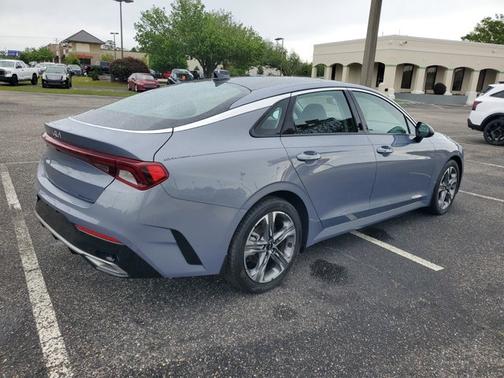 Everlasting Silver 2023 Kia K5 EX
