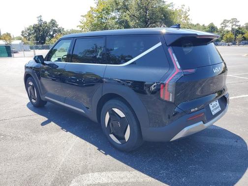 2026 Kia EV9 Light Long Range