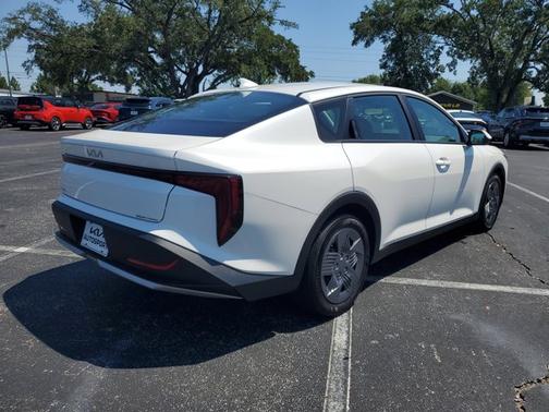 2025 Kia K4 LX