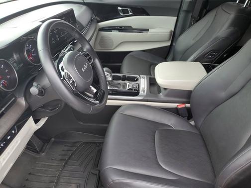 2022 Kia Carnival SX