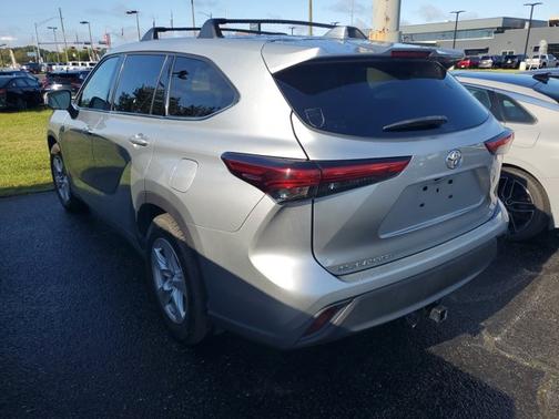 2021 Toyota Highlander LE