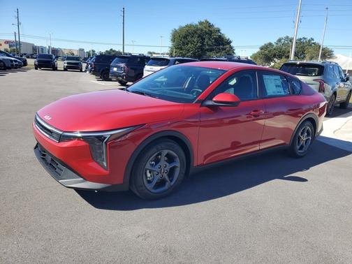 2025 Kia K4 LXS