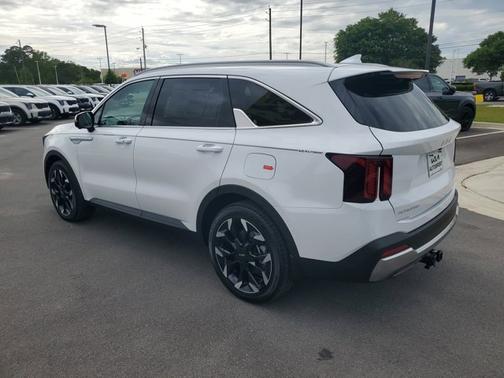 Glacial White Pearl 2026 Kia Sorento SX