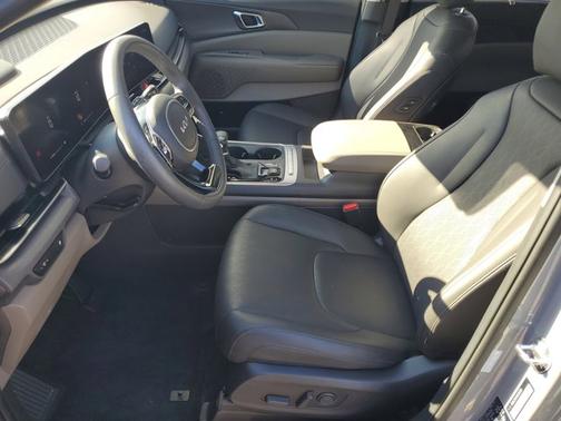 2025 Kia Carnival EX