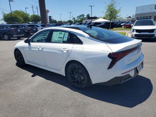 Snow White Pearl 2026 Kia K5 GT-Line