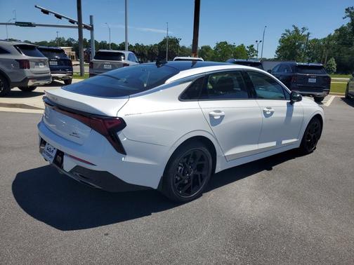 Snow White Pearl 2026 Kia K5 GT-Line
