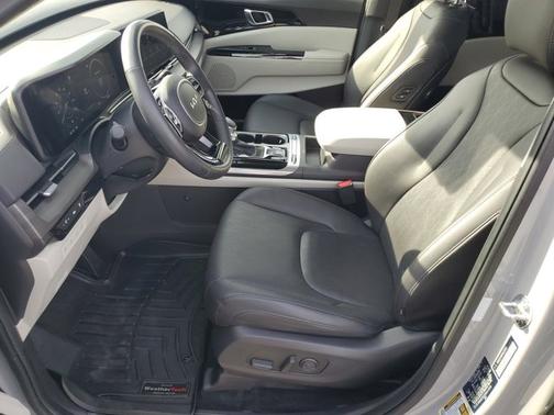 2024 Kia Carnival SX