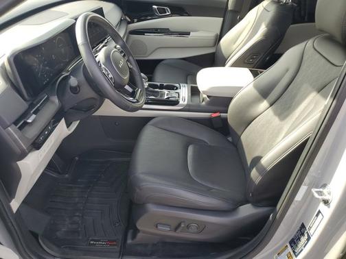 2024 Kia Carnival SX