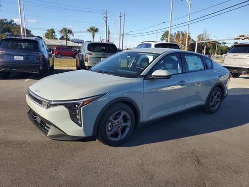 2025 Kia K4 LXS