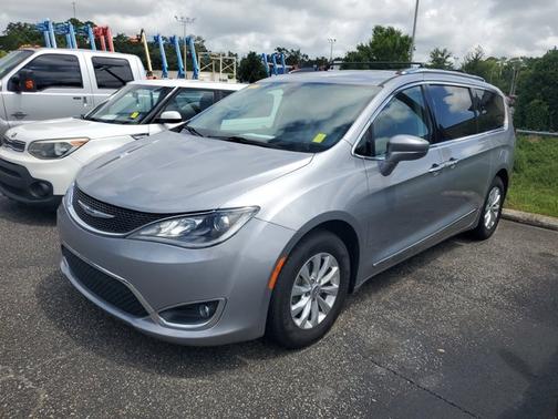 Billet Silver Metallic Clearcoat 2018 Chrysler Pacifica Touring L