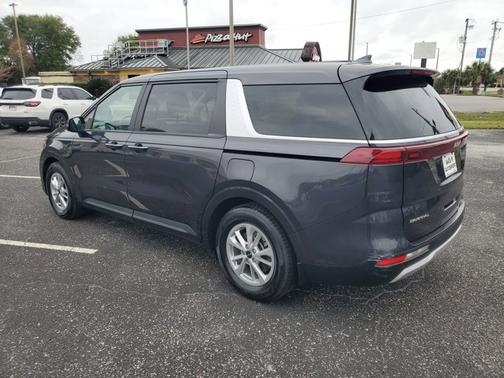 2023 Kia Carnival LX