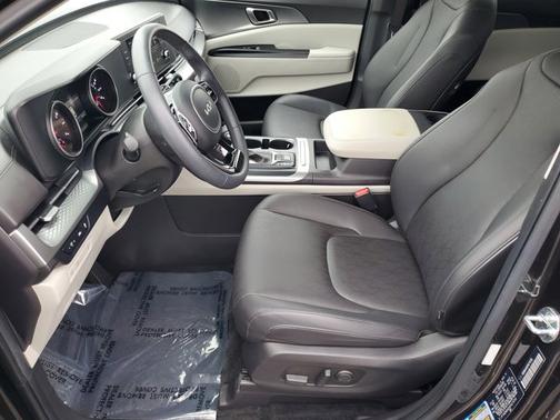 2023 Kia Carnival LX