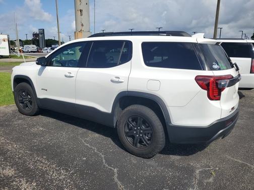 Summit White 2022 GMC Acadia AT4