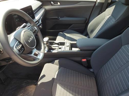 2025 Kia K5 LXS
