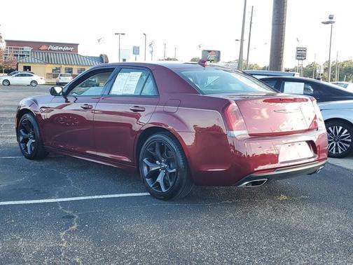 2023 Chrysler 300 Touring L