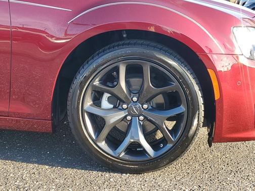 2023 Chrysler 300 Touring L