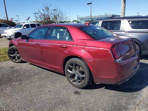 2023 Chrysler 300 Touring L