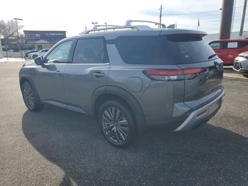 2024 Nissan Pathfinder SL