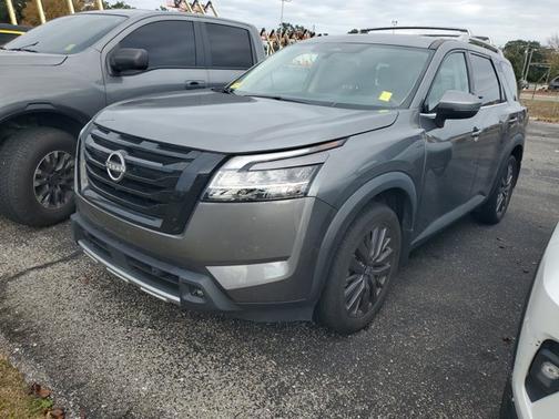 2024 Nissan Pathfinder SL