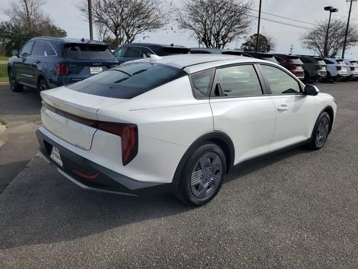 2026 Kia K4 LX