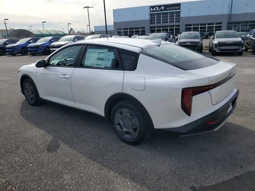 2026 Kia K4 LX