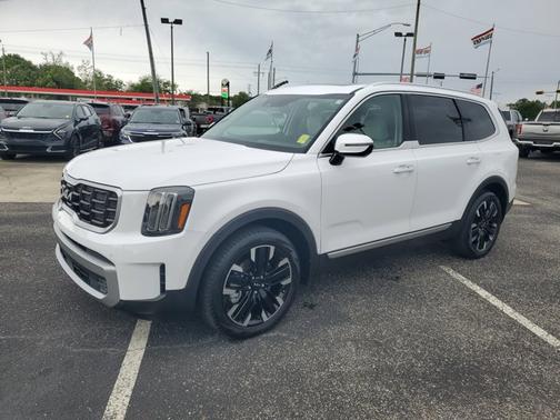 Glacial White Pearl 2023 Kia Telluride SX