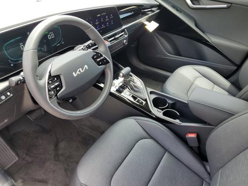 2025 Kia Niro SX