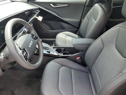 2025 Kia Niro SX