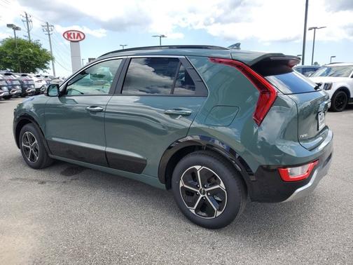 2025 Kia Niro SX
