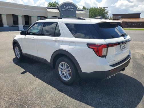 Star White Metallic Tri-Coat 2026 Ford Explorer Active w/200A Pkg