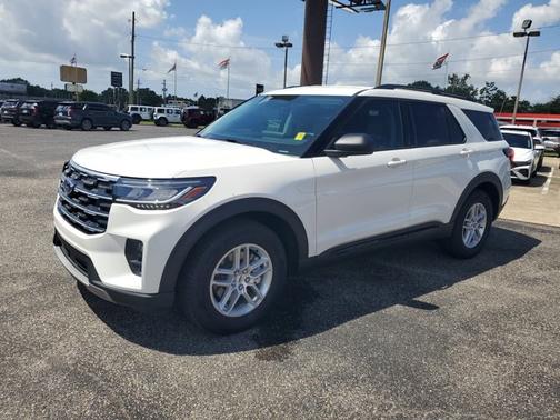 Star White Metallic Tri-Coat 2026 Ford Explorer Active w/200A Pkg