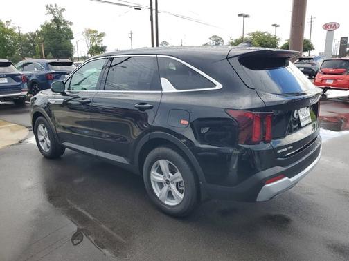2025 Kia Sorento LX
