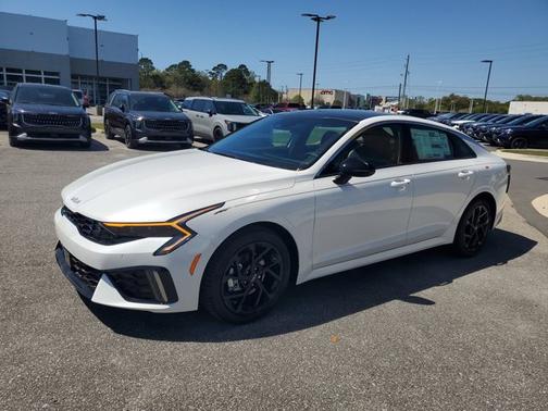 Snow White Pearl 2026 Kia K5 GT-Line