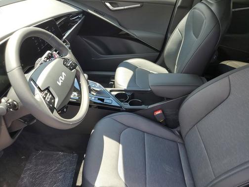 2025 Kia Niro SX