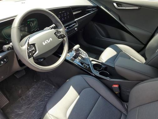 2025 Kia Niro SX