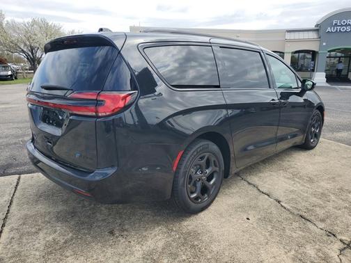 2024 Chrysler Pacifica Hybrid Premium S Appearance Pkg