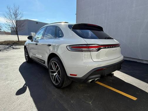 Chalk 2023 Porsche Macan