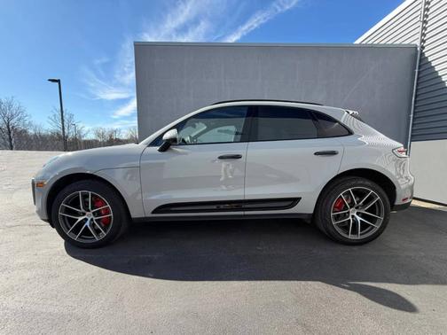 Chalk 2023 Porsche Macan
