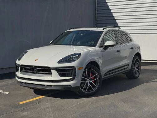 Chalk 2023 Porsche Macan