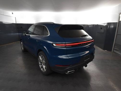 Montego Blue Metallic 2026 Porsche Cayenne