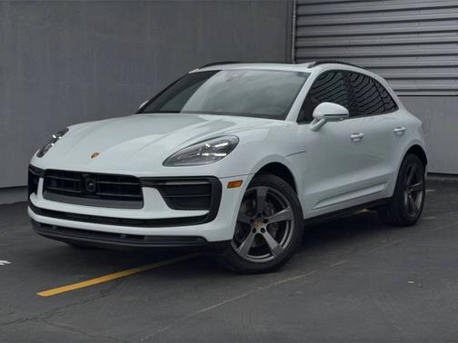Carrara White Metallic 2025 Porsche Macan