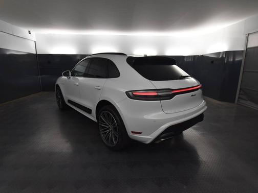 Carrara White Metallic 2025 Porsche Macan