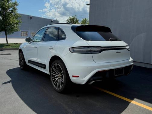Carrara White Metallic 2025 Porsche Macan