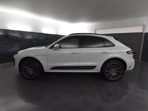 Carrara White Metallic 2025 Porsche Macan